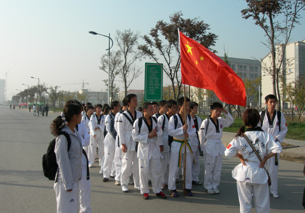 Taekwondo Outing Taekwondo Outing Hanhan joined the university martial arts club. We went on an outing to Tai Lake.