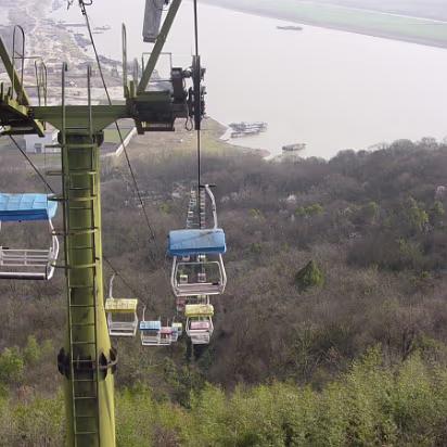 Caishi_Mar_2005-014 Heading down on the creaky cable lift.