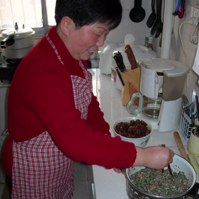 Spring_Festival_06-002 Final mixing of the filling.