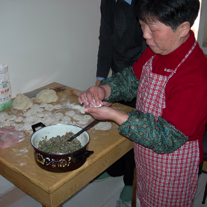 Spring_Festival_06-004 How to seal a dumpling and make it pretty.