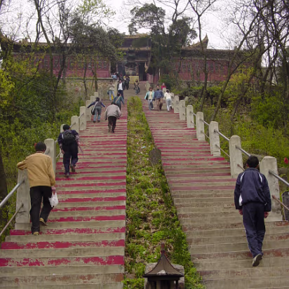 Temple_Mar_2004-008 A long climb ahead.