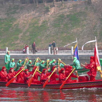 Tourism_Student_Outing-009 Note the drummer in each boat. He sets the pace of rowing.