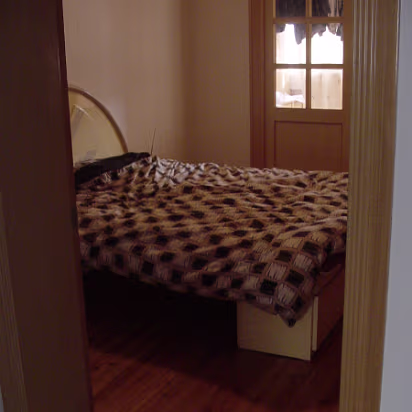 Apt_2005-004 To the bedroom