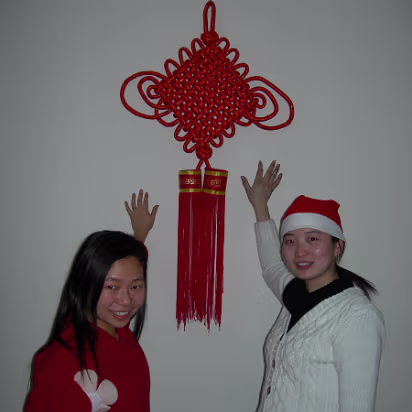Christmas_2005-019 Hanhan and Lily with the Chinese Knot (it's lucky).