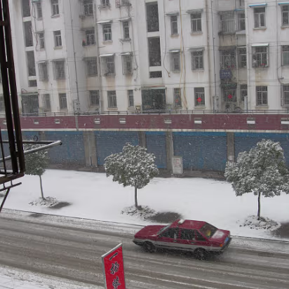 Snow_2006-002 An adventurous taxi, most were not driving.