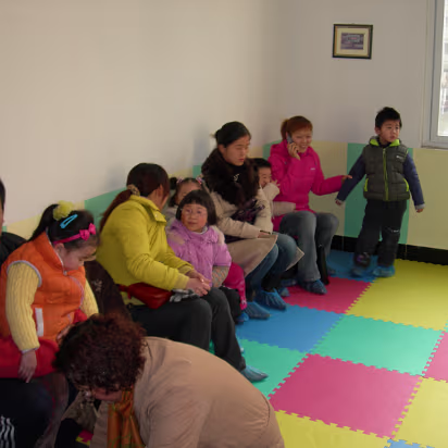 Kindergarden_2005-001 Parents always want to be in the classes.