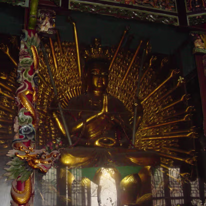 Temple_Mar_2004-007 The thousand eye and hand Buddha.