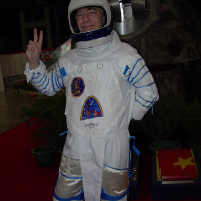 Space_Exhibit-007 A wave to the many fans.