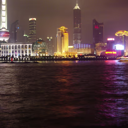Shanghai_Apr_2005-002 Night view of Pudong from the Bund.