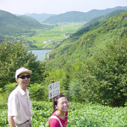 Shitai_Aug_2005-017 In front of the 'No Trespassing' sign.