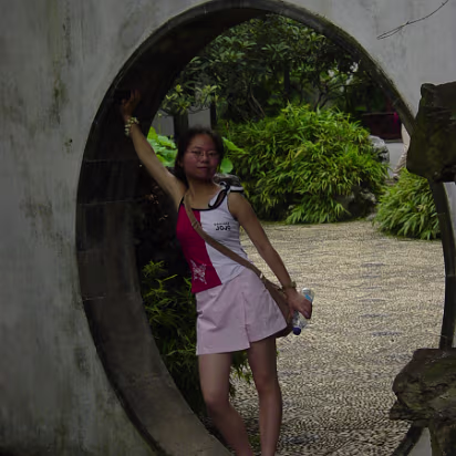 Suzhou-18 A round door is to frame the following 'scene'.