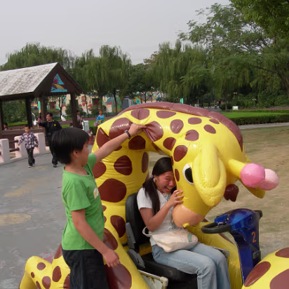 Suzhou-2006-16 Hanhan has killed her giraffe.