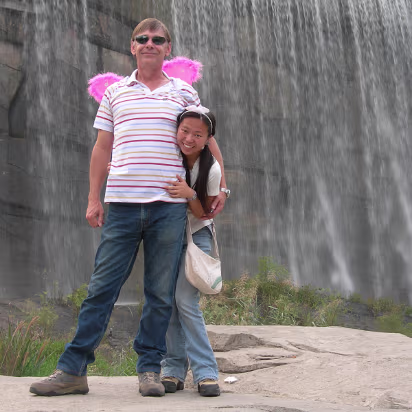Suzhou-2006-41 An angel and his kitty.