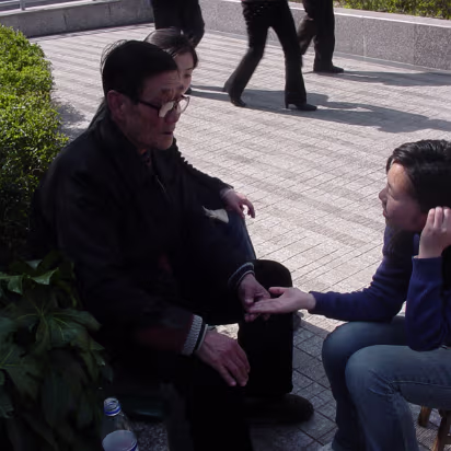 Wuhu-Mar-05-02 Hanhan & the fortune teller. Surprisingly accurate!