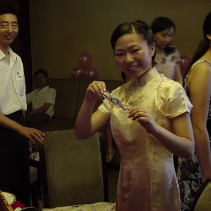 Wedding-Dinner-27 A special gift for the bride.