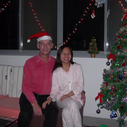 Christmas-2006-01 Gary, Hanhan, and the decorations.