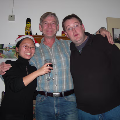 Christmas-2006-07 Three Christmas carolers. Not!