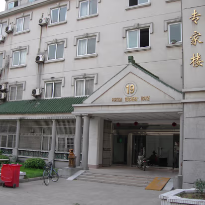Guanghua-House-01 The entry to the building. Truly rundown, note the 10 year old A/C units.