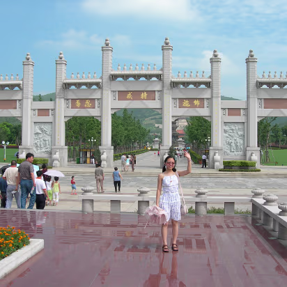 Ling-Shan-04 Gate to the 2nd level of Paradise