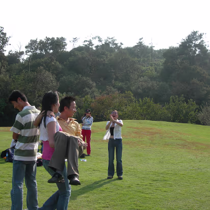 MidAutumnFest2006-02 Everyone else had the guy carrying the girl...