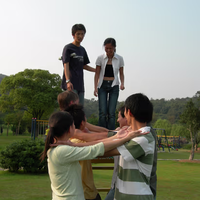 MidAutumnFest2006-07 Hanhan getting ready to fall into her team's arms.