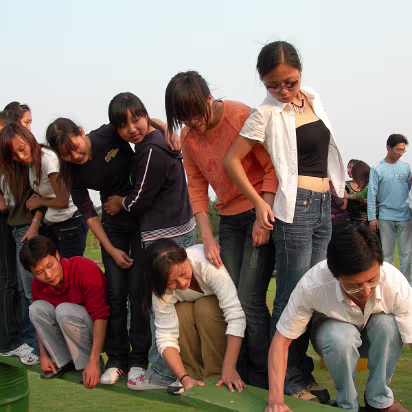 MidAutumnFest2006-14 The team deciding how to move the boards and barrels without touching the ground.