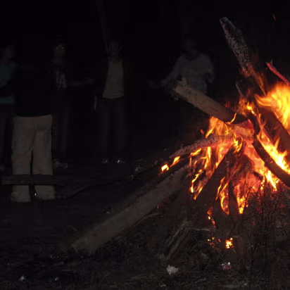 MidAutumnFest2006-21 At the bonfire after dinner to end the day.