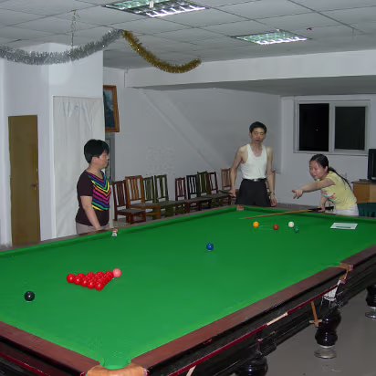 Guanghua-Lounge-01 Snooker bring a family together