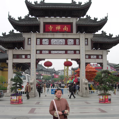 Nan-Chan-Market-04 Hanhan in front of the main gate.