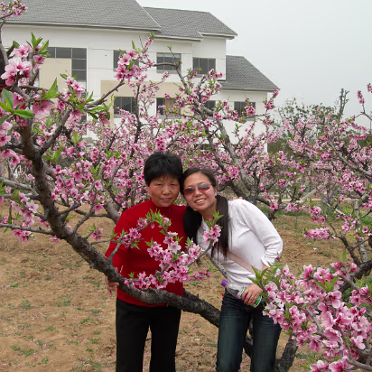 Peach-Festival-19 Hanhan and her mother.