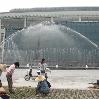 SoYangtziUniv-01 On campus, one of the many nicely landscaped buildings.