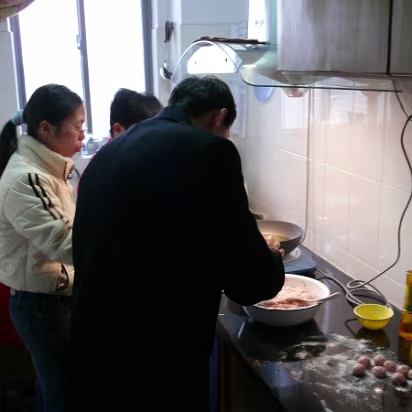 Spring-Festival-2007-003 Zhang family making meatballs.