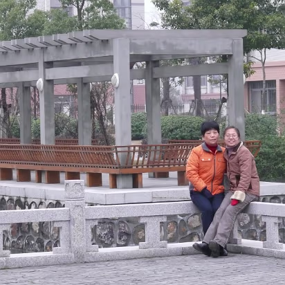 Spring-Festival-2007-054 Hanhan and her mom during our pre-dinner walk.