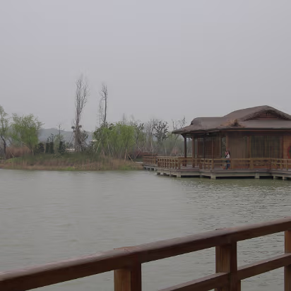 Tai-Lake-06 A teahouse on the lake, another common sight.