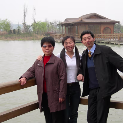 Tai-Lake-10 Holding on tight against the wind. It is always windy here in Wuxi.