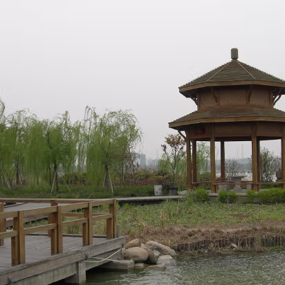 Tai-Lake-11 A nice pavilion for picnics.