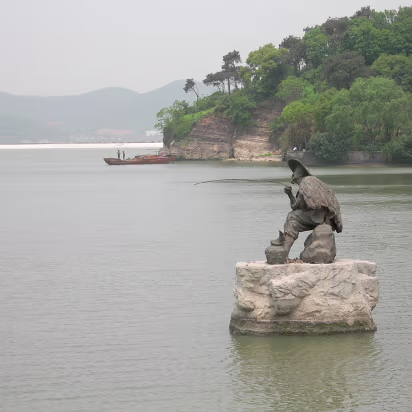 Turtle-Head-Island-17 A stone fisherman with real fishermen in the background.