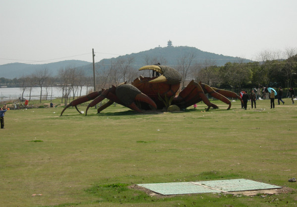 Li Hu (Li Lake) Li Hu (Li Lake) Li Hu (Li Lake) is a branch of Tai Hu, and has many parks along its shore.