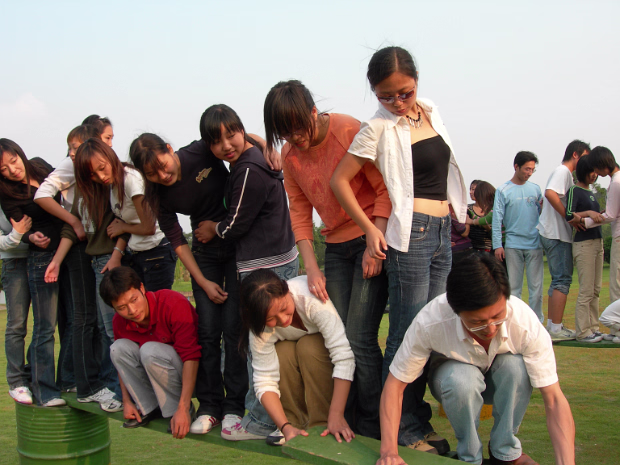Mid Autumn Festival 2006 We went on an outing to Dragon Head Park with 40 people. Had a great time.