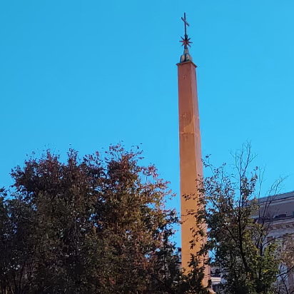 Italy-015 First monument we saw leaving the Rome train station.