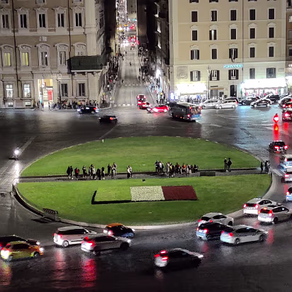Italy-024 This Italian flag is in front of the palace.