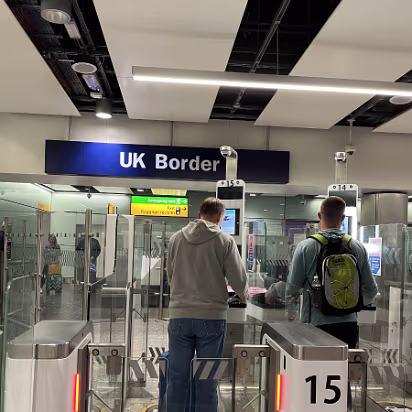 UK-2022-002 Gary likes the robot border guards.