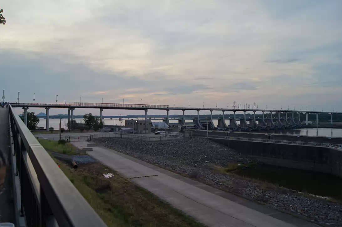 Big_Dam_Bridge-001