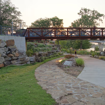 Downtown_Little_Rock-009 Riverfront Park is a very nice place to stroll.