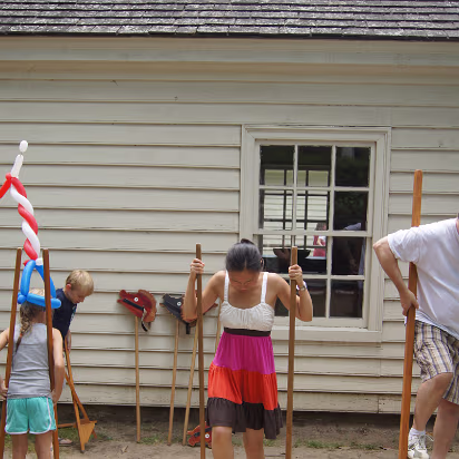 Independence_Day_2011-024 Getting on the stilts.
