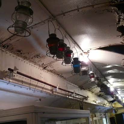 Autumn_2009-011 In the baggage car, all space is used. Even the ceiling.