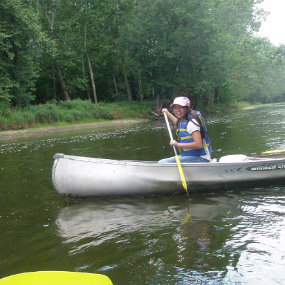 Family_Fun_Day-044 Hanhan steering into the riverbank.