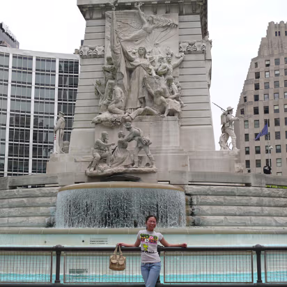 Indy_May_2009-018 Hanhan in front of Lady Liberty.