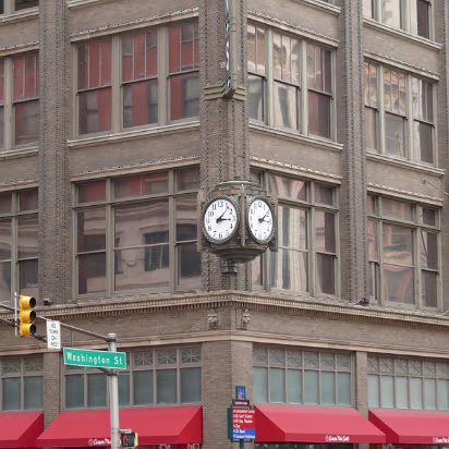 Indy_May_2009-024 Old clock in the Carson's Building.