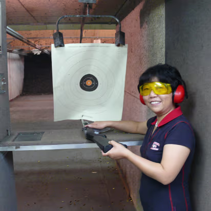 Shooting_Range-008 Hanhan's mom did well too.